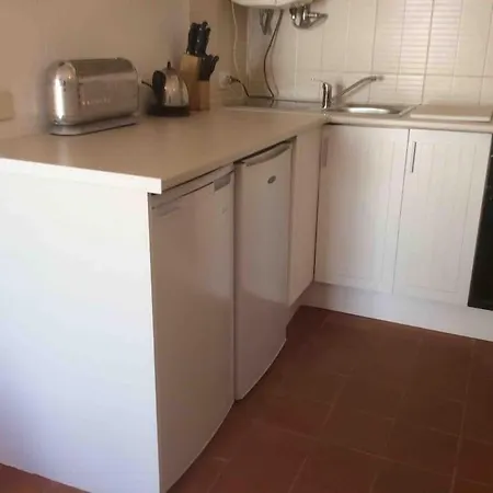 Air Conditioned 1 Bedroom Apt With Wi-fi & Patio. * Αλμπουφέιρα