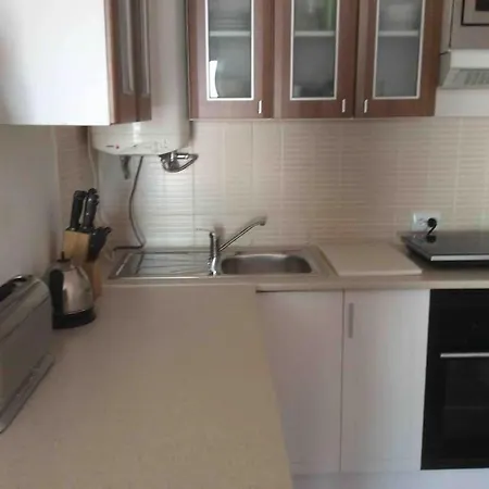 Air Conditioned 1 Bedroom Apt With Wi-fi & Patio. Διαμέρισμα Αλμπουφέιρα