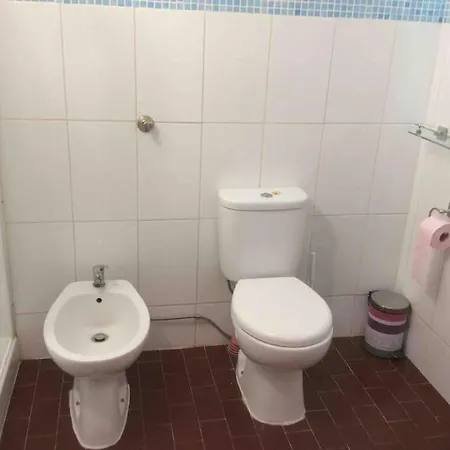 Air Conditioned 1 Bedroom Apt With Wi-fi & Patio. Αλμπουφέιρα