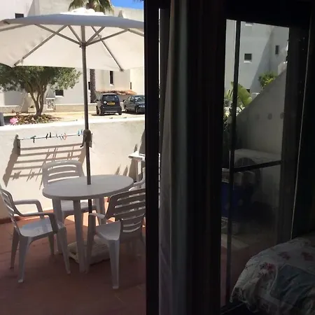 Air Conditioned 1 Bedroom Apt With Wi-fi & Patio. Αλμπουφέιρα