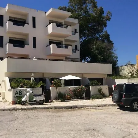 Air Conditioned 1 Bedroom Apt With Wi-fi & Patio. Διαμέρισμα *